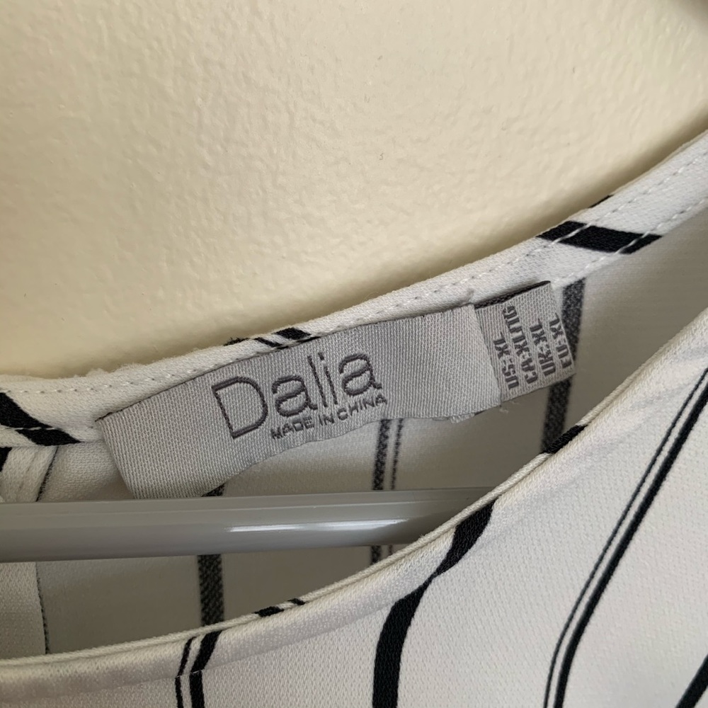 Dalia black & white striped sleeveless tank - Picture 4 of 5